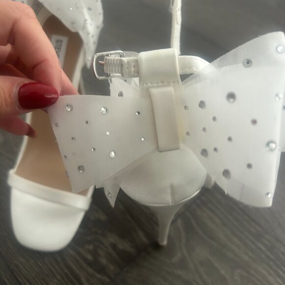 Steve Madden White Bow Heels- Brand New - Picture 4 of 5